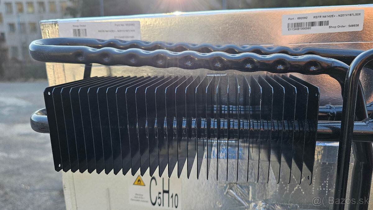 Absorpčná chladnička Thetford N4142E+ (12V, 220V, plyn) - 3