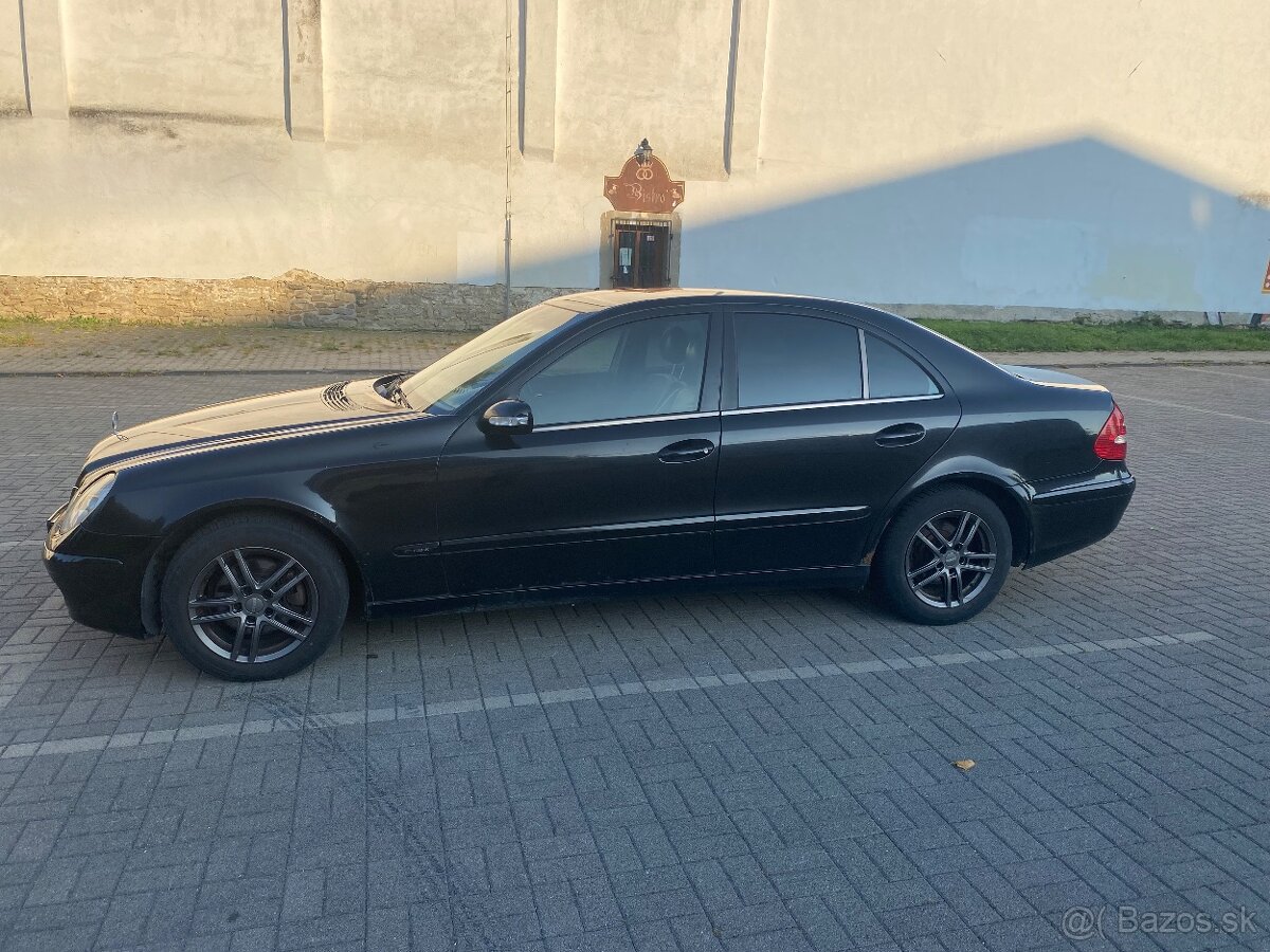 Mercedes-Benz E240 - 3