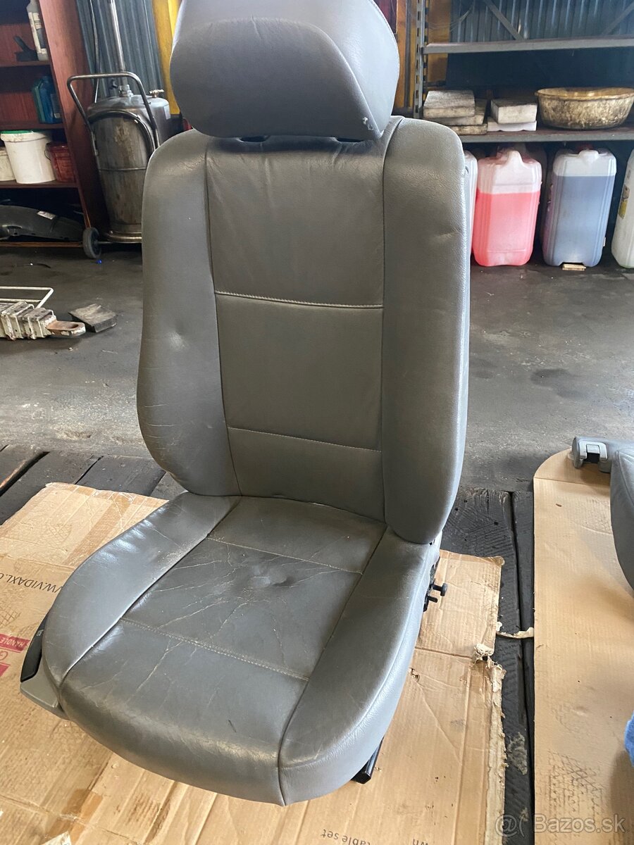 Predám sedačky e46 touring - 3