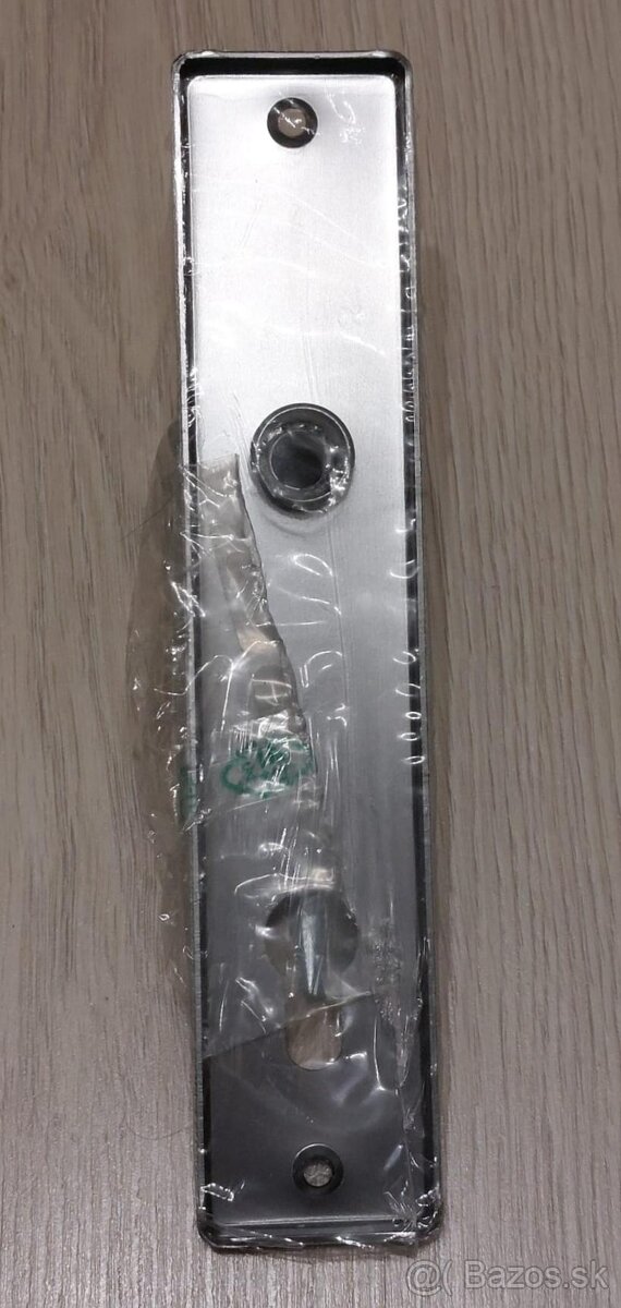 Štít na dvere s guľou - 3