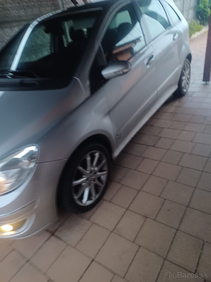 Mercedes-benz B200 - 3