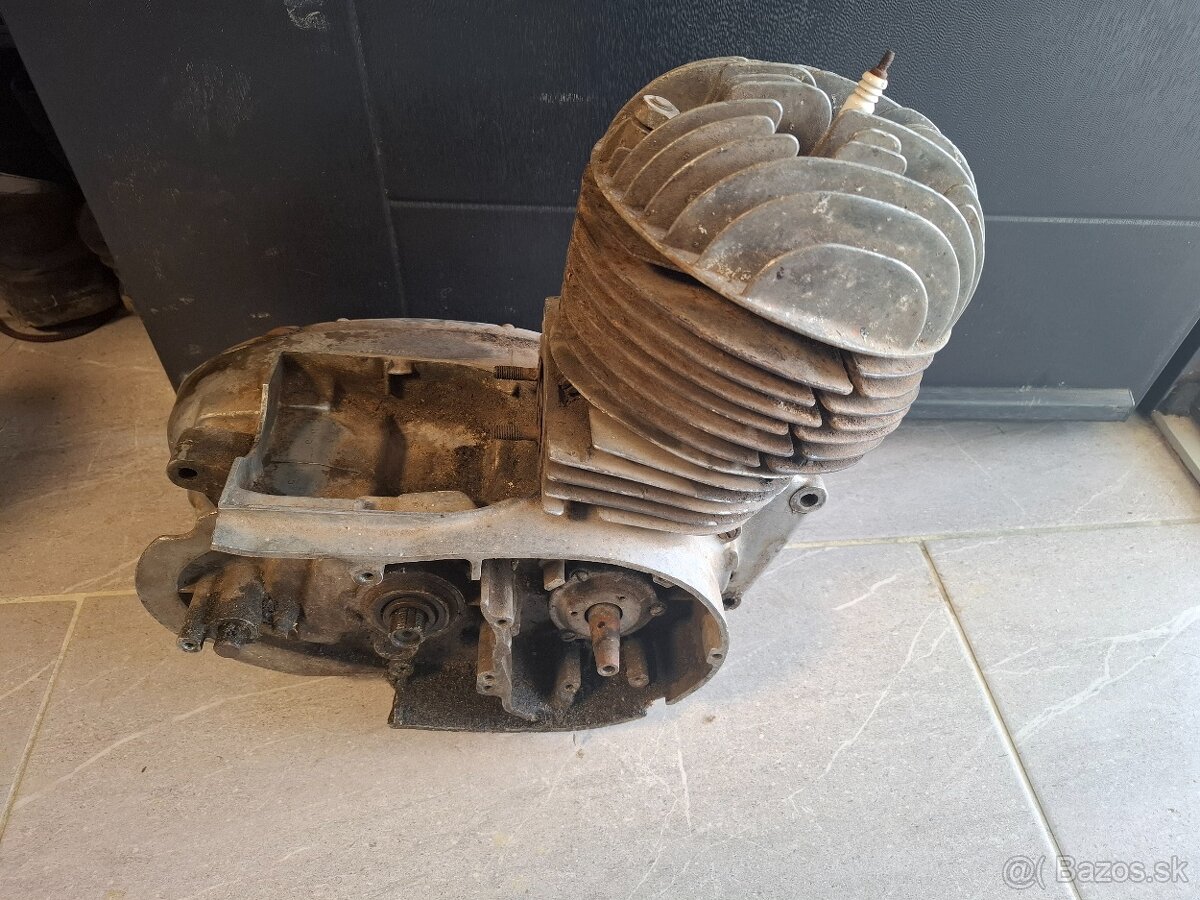 ČZ 175/450 motor - 3