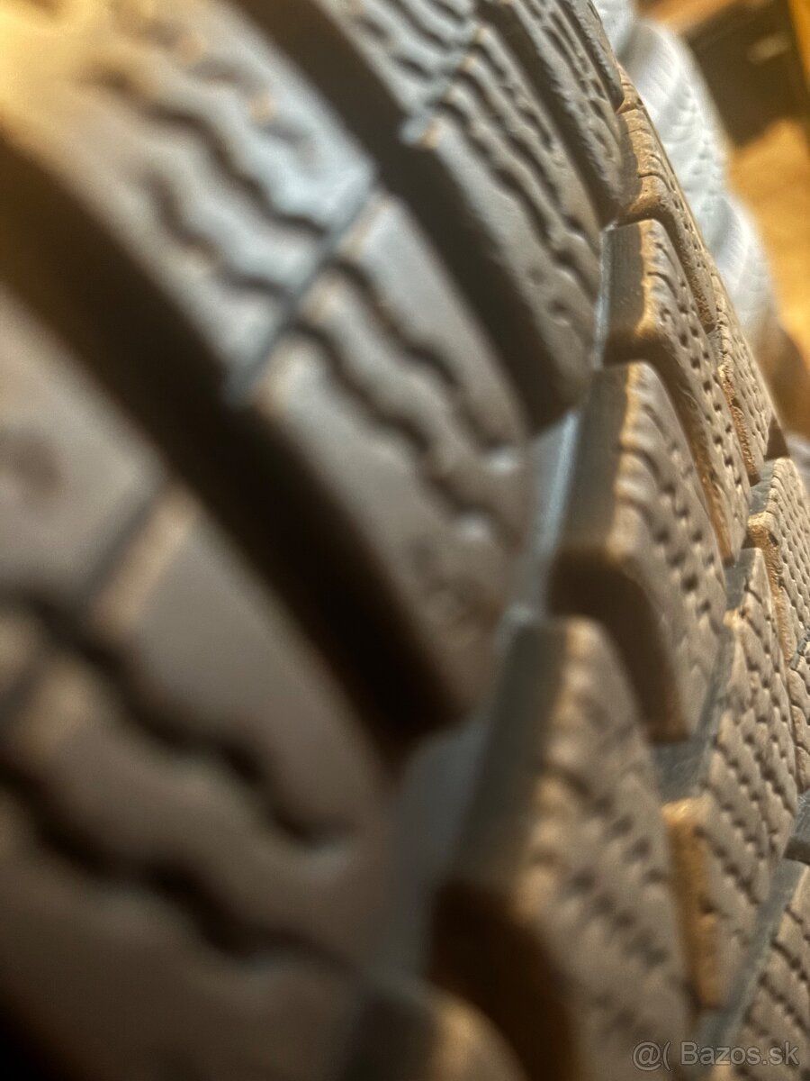 Dunlop 215/60 R16. Zimne Na diskoch - 3