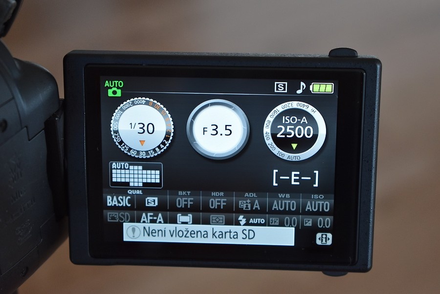 Nikon D5200 s VR objektivom 18 - 55 AF-s 9 tisiic zaberov - 3