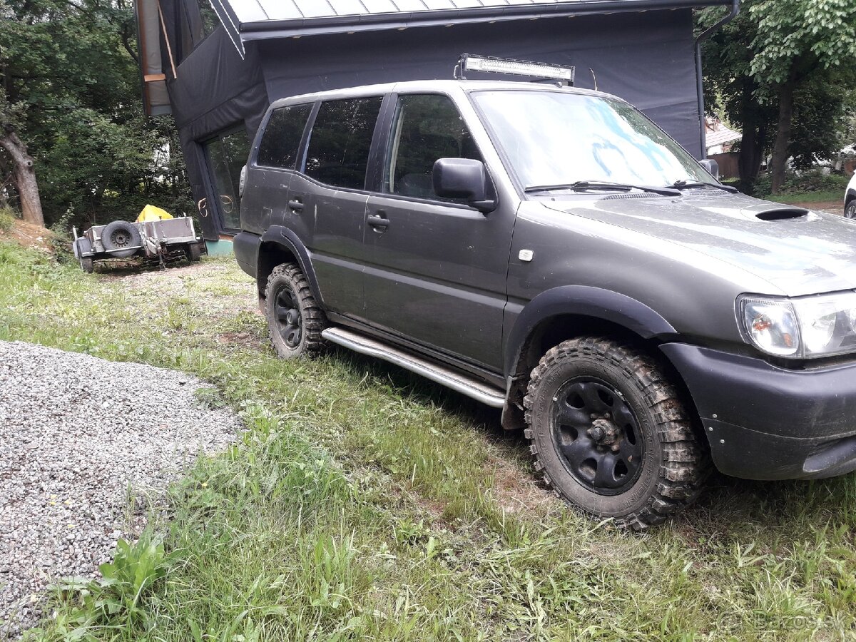 Nissan Terrano 2 - 3
