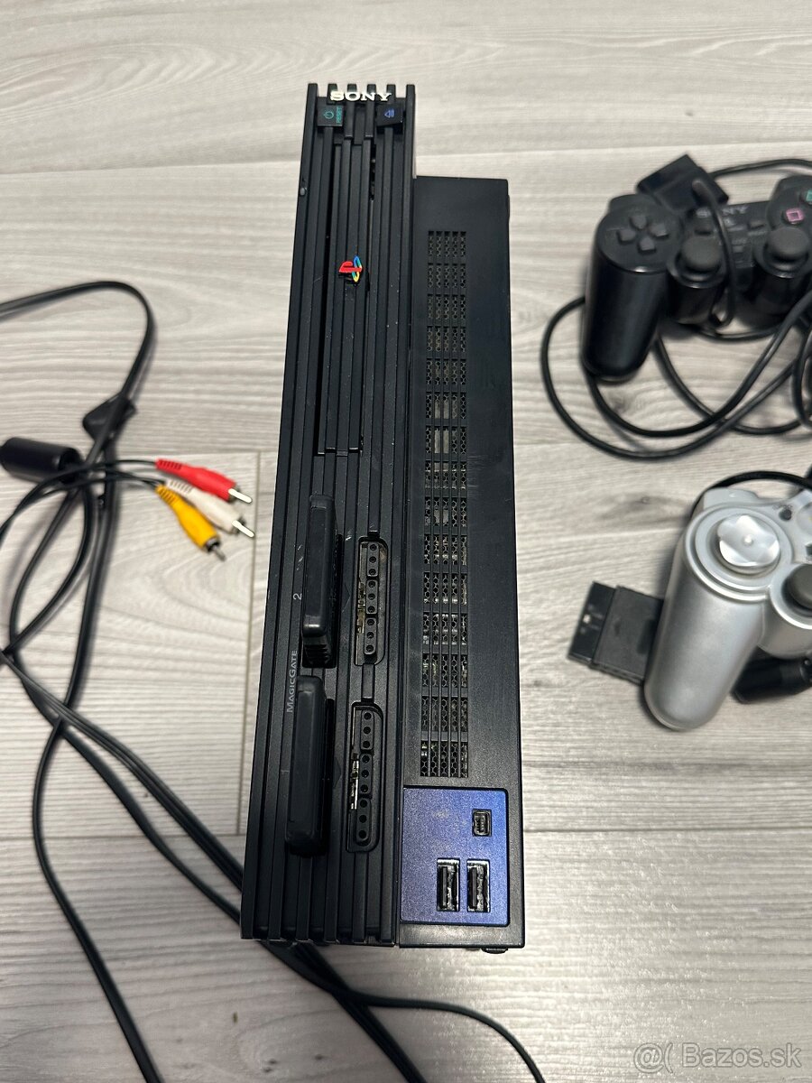 Sony PlayStation 2 FAT + 4 ovládače + 2× originál Memory Car - 3