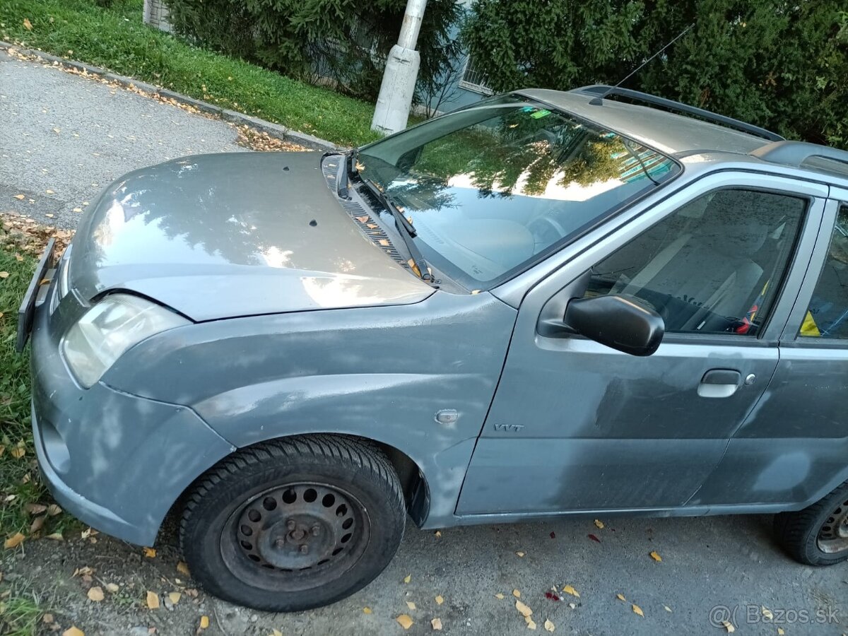 Predám Suzuki Ignis 1,3l 4x4 r.v.2006 - 3