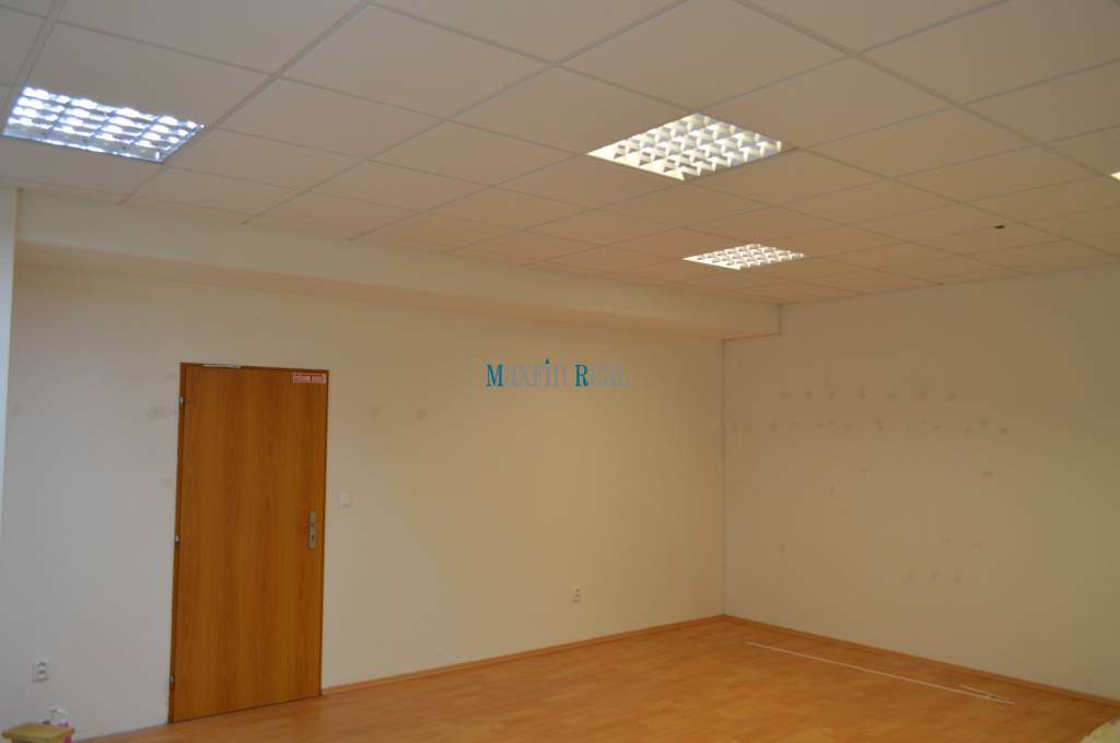 Maxfinreal Kancelária s parkovaním a terasou v Nitre 42m2 - 3