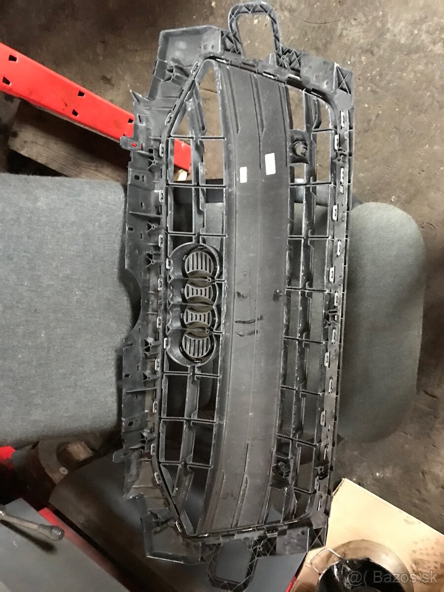 Audi a4 predná maska - 3