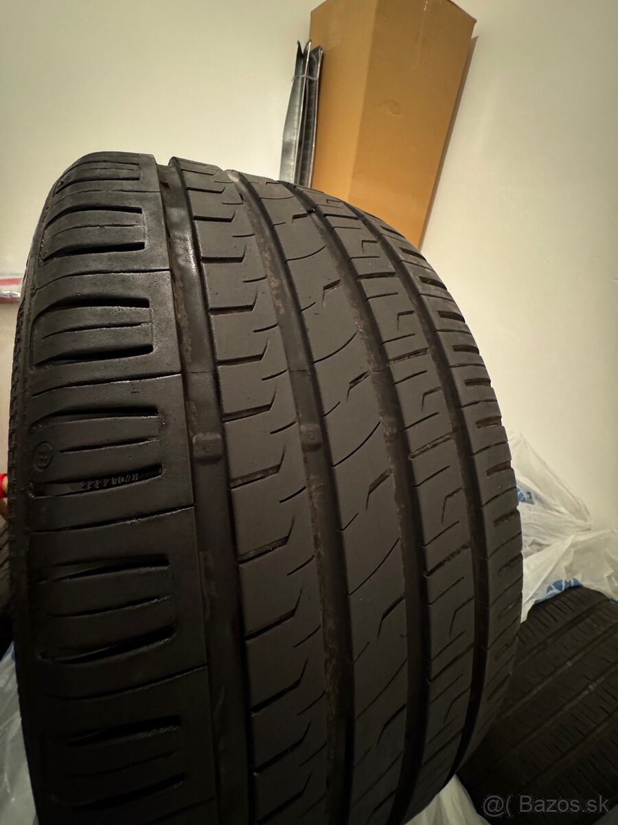 255/40 R19 Barum - 3