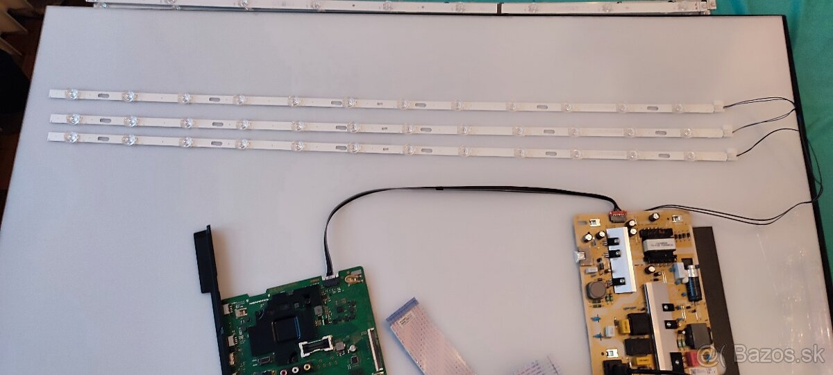 Samsung UE50TU8072 - 3