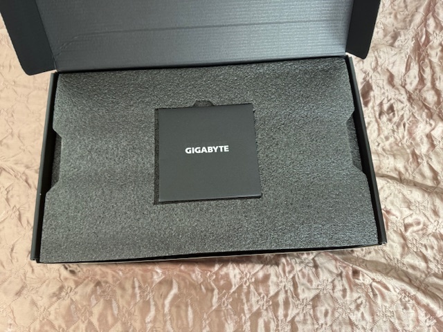 GIGABYTE GeForce RTX 5080 GAMING 16G - 3