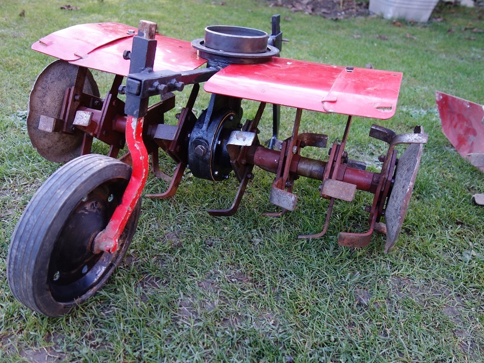 rotavator agzat s obor. kolieskami a radličkou - 3