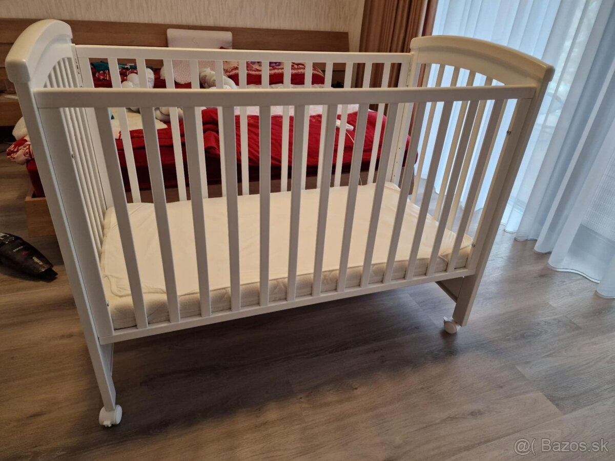 Detská postieľka + matrac + kolotoč - 3