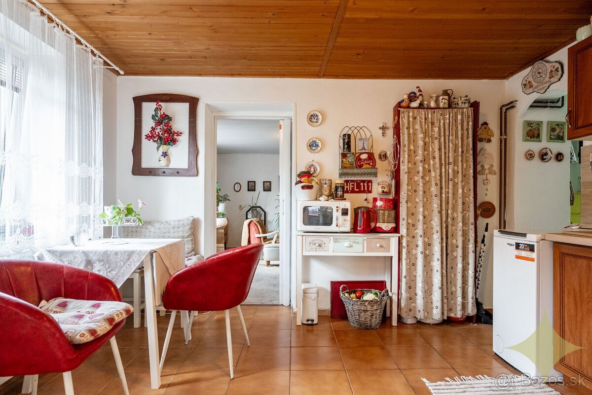 Pokoj vidieka, výhody mesta – Rodinný dom v Novej Bani na pr - 3