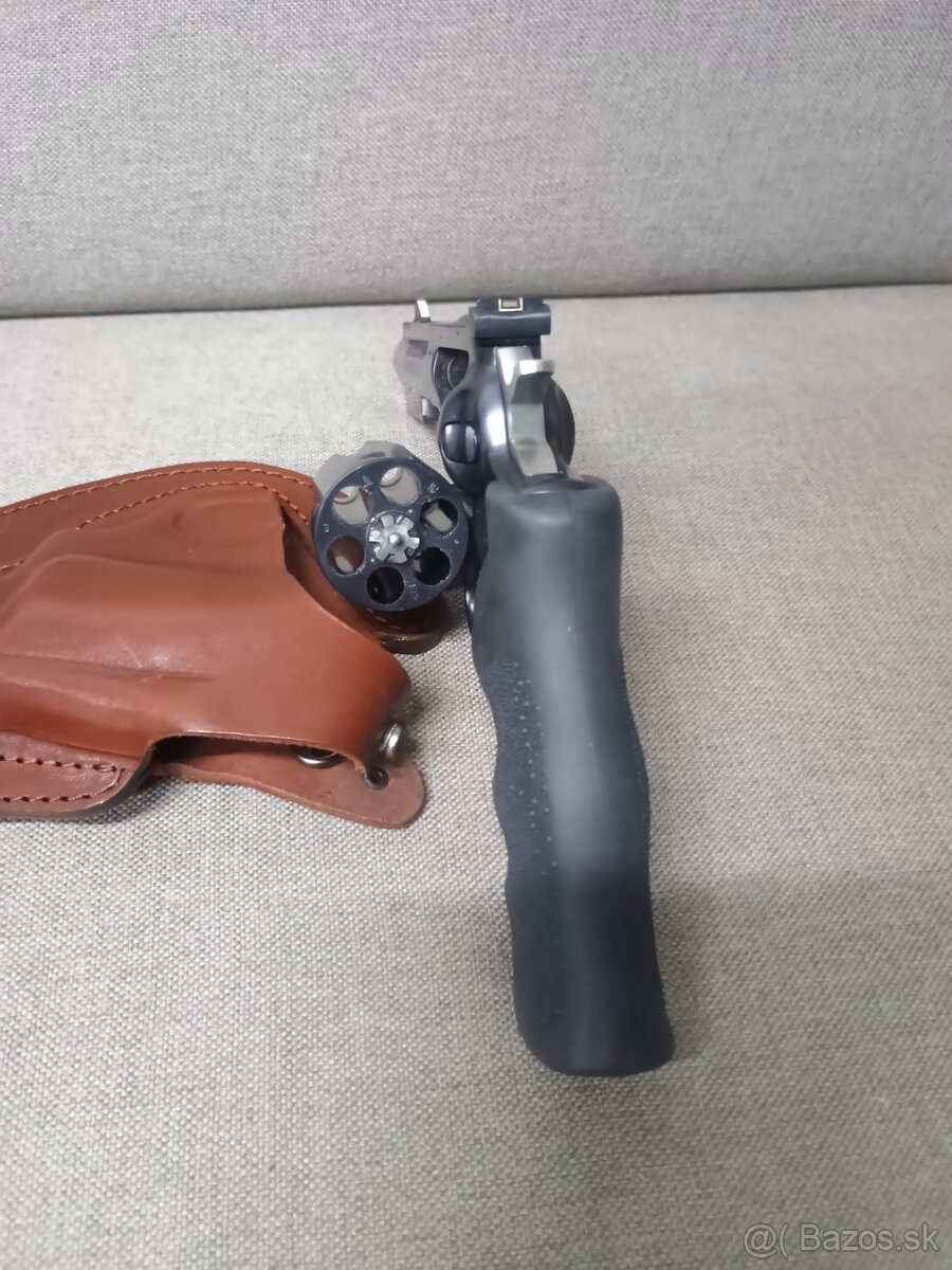 Ruger GP 100, 4" hlaveň, kaliber 357 Magnum - 3