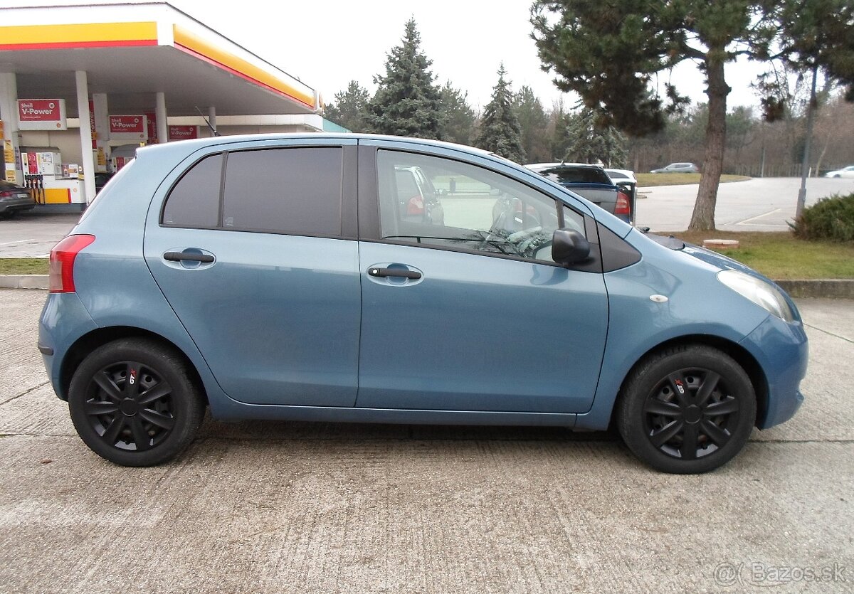 Toyota Yaris 1.3 VVT-I Terra 64kW klima - 3