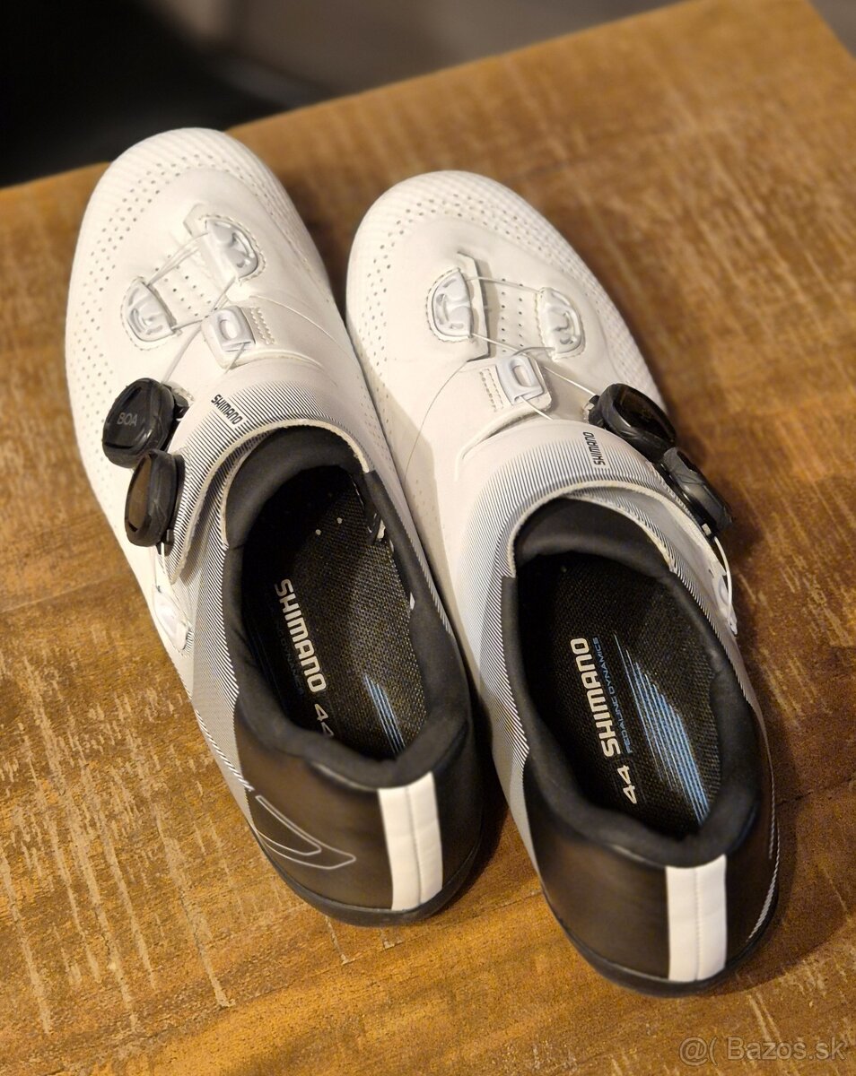 Tretry Shimano RC702 44 White Carbon - 3