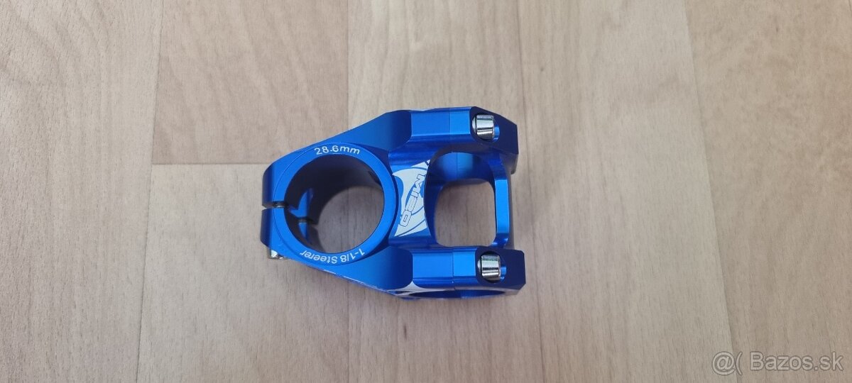 Predstavec krátky - 3