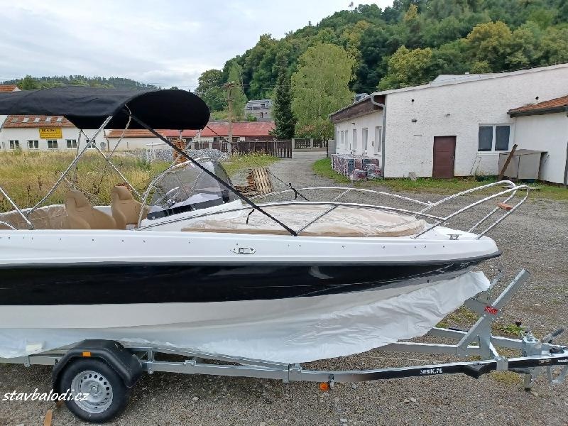 Motorový čln Orion 560 SunDeck - 3