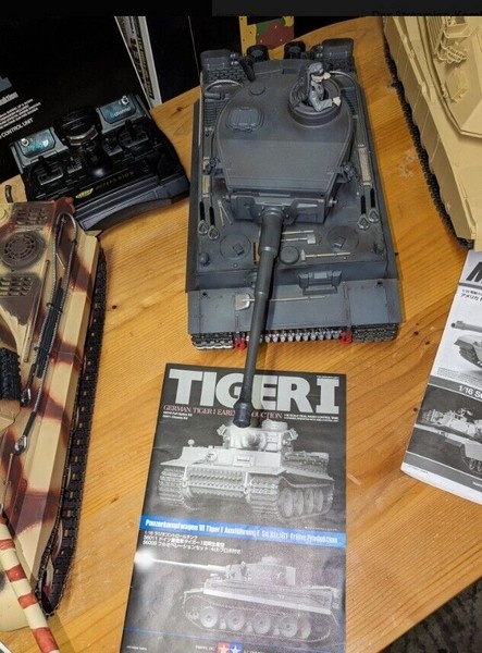 modelárstvo 3 tanky Tamiya + nakladač Amewi, použité - 3