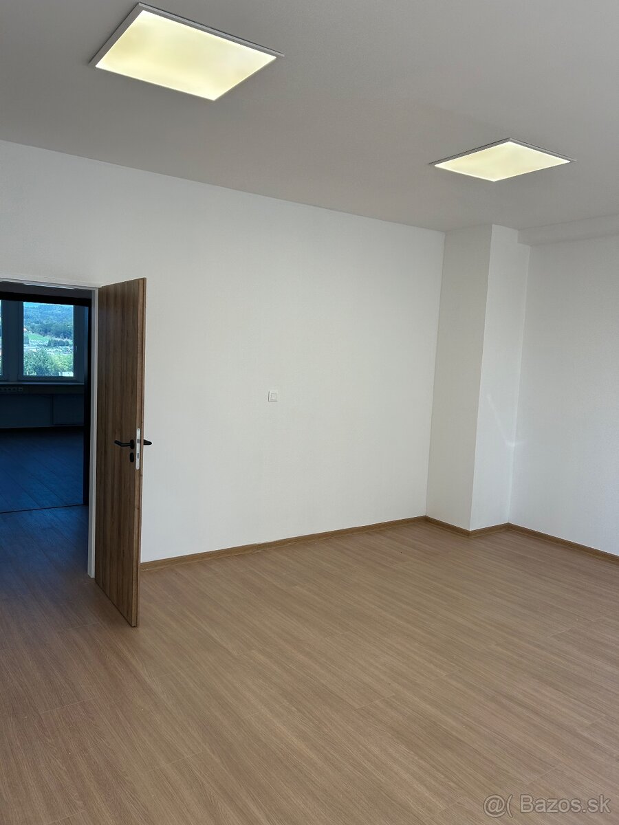 Kancelárie (31m2) blízko centra s parkovaním - 3