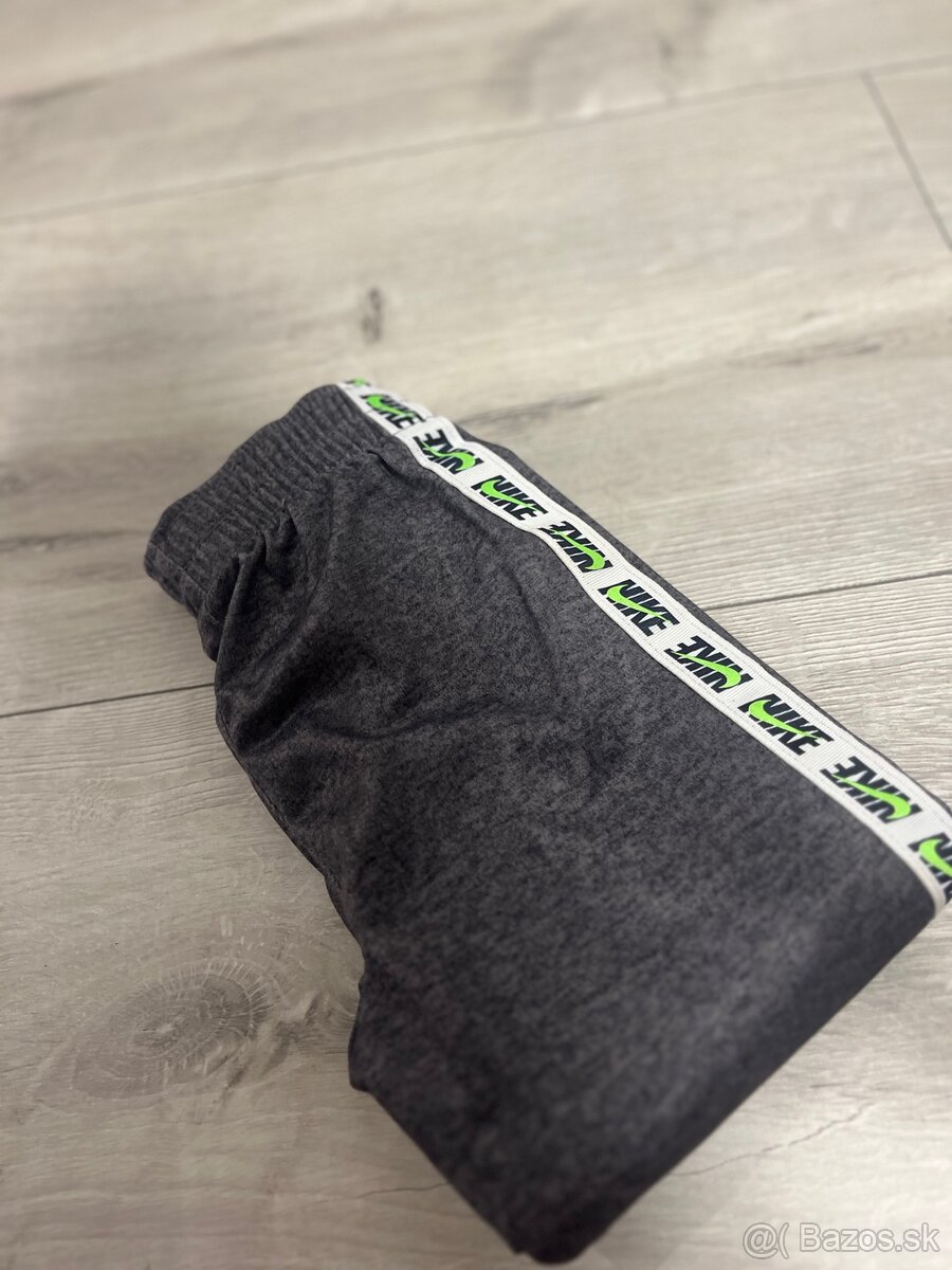 Chlapčenské tepláky Nike, veľkost 92-98, top stav - 3
