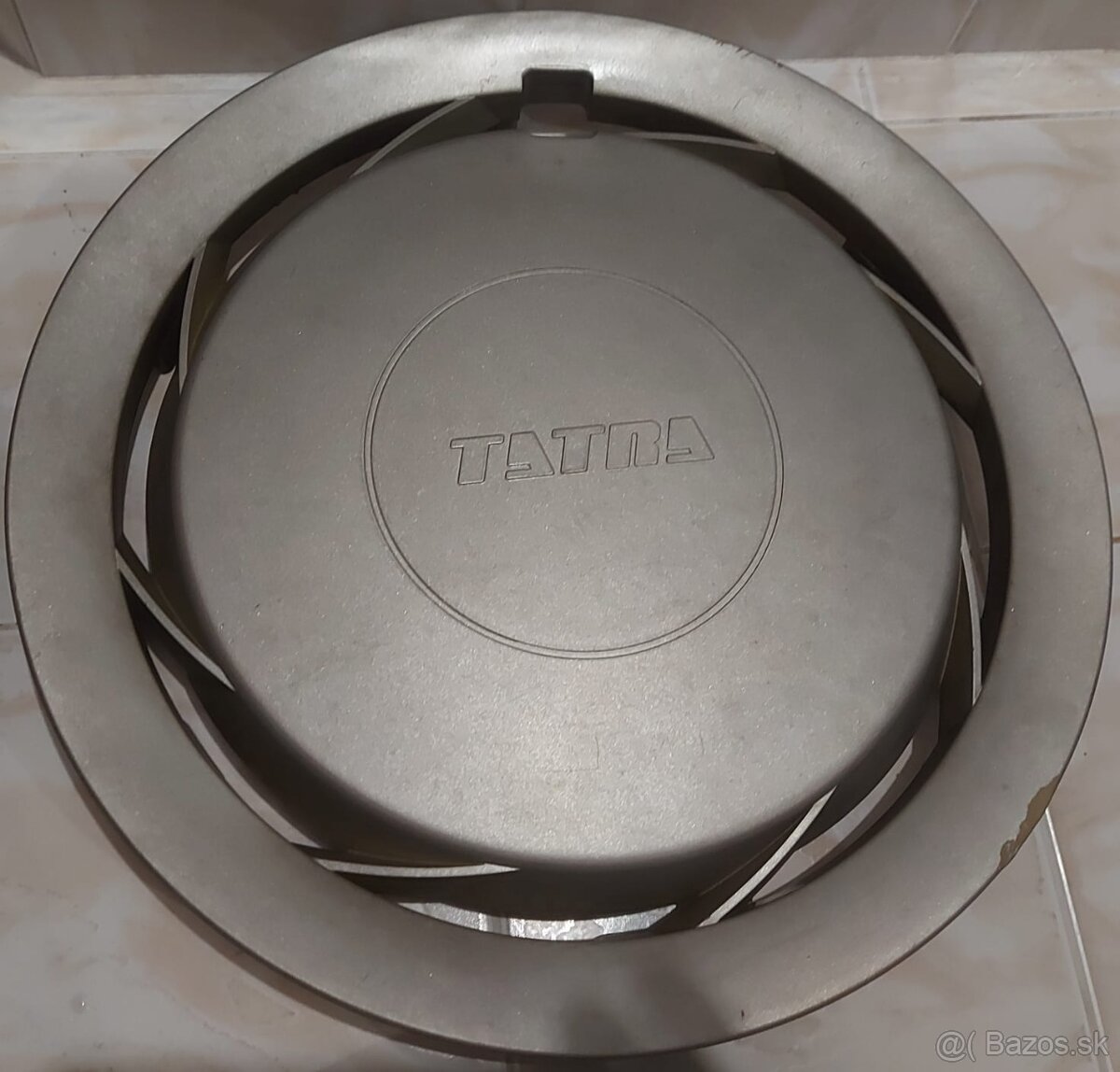 Tatra 613 puklice - 3