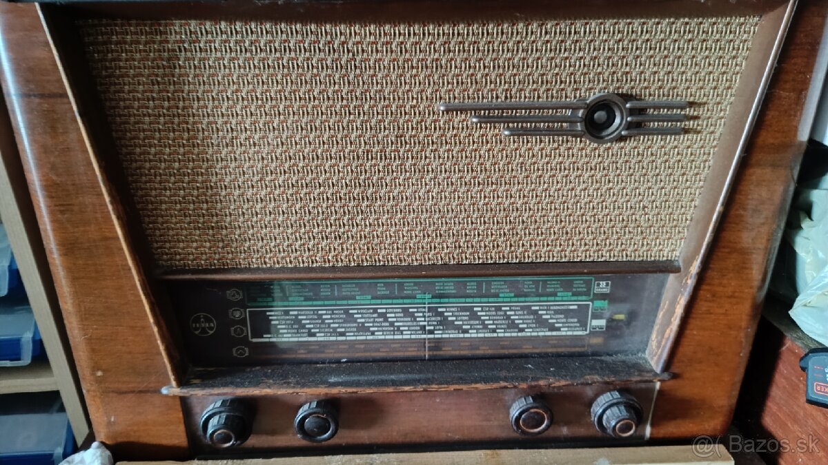 Starý gramofón a staré rádio s okom - 3