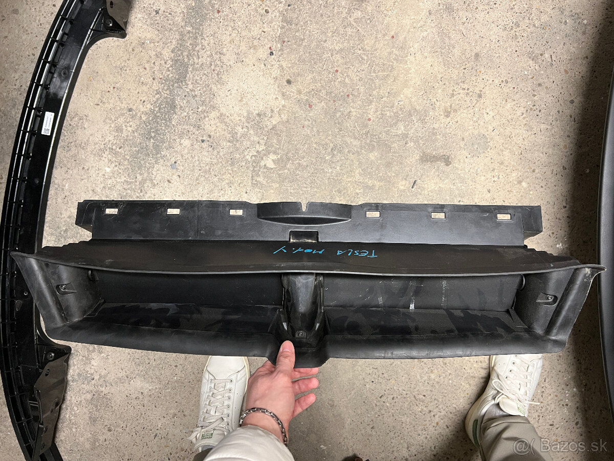 Tesla Model Y kryt predného chladiča - 3