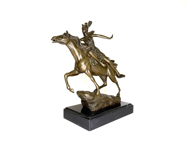 VALKÝRA - BRONZOVÁ SOCHA NA MRAMORU - 3