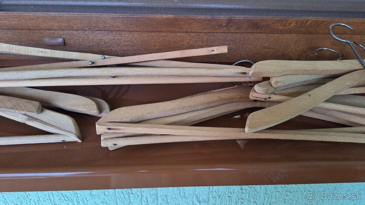 Predam vešiaky,stoličky,šamlík,ventilátor,fén ROWENTA - 3