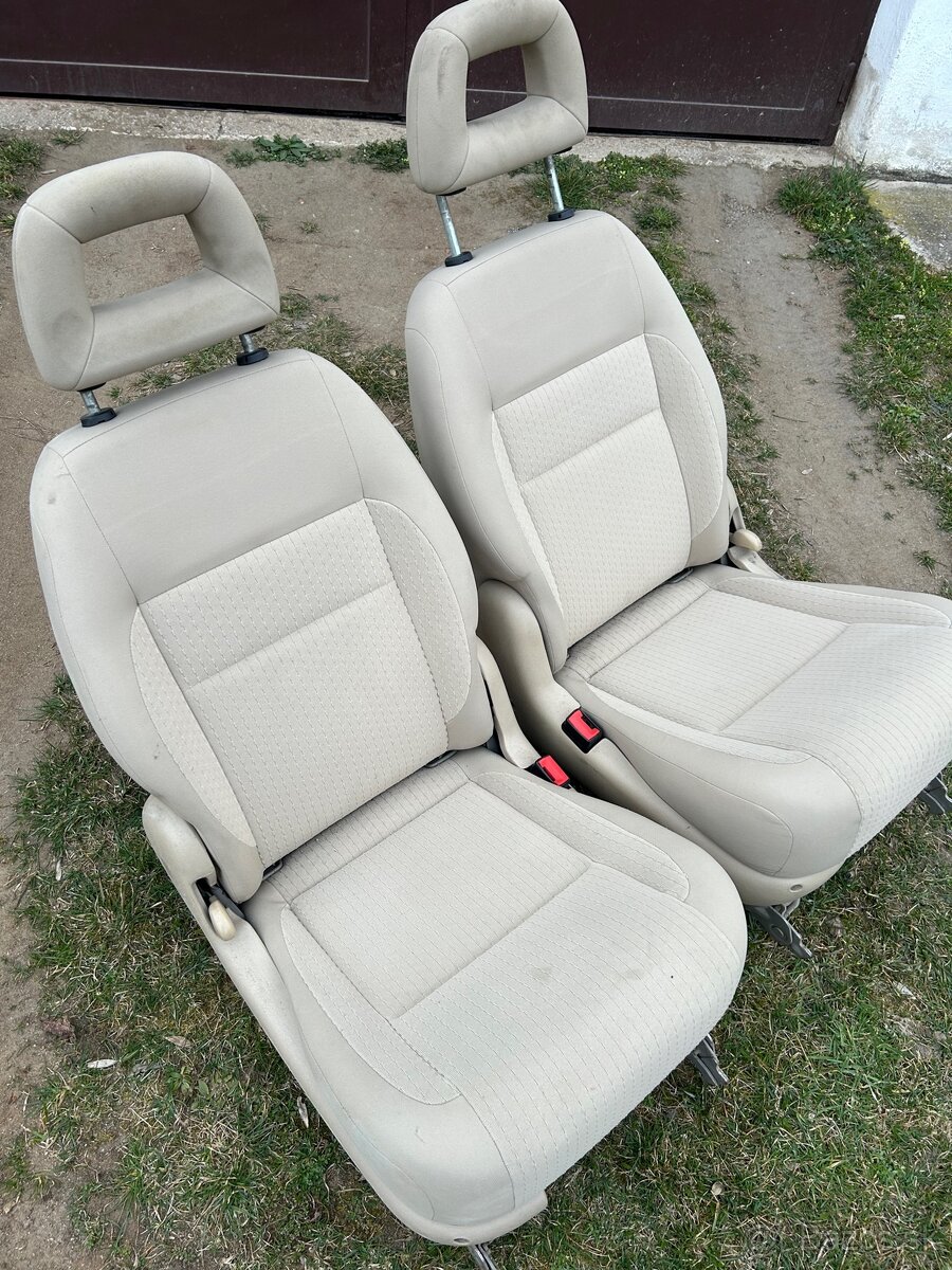 ZADNÉ SEDAČKY SHARAN - 3