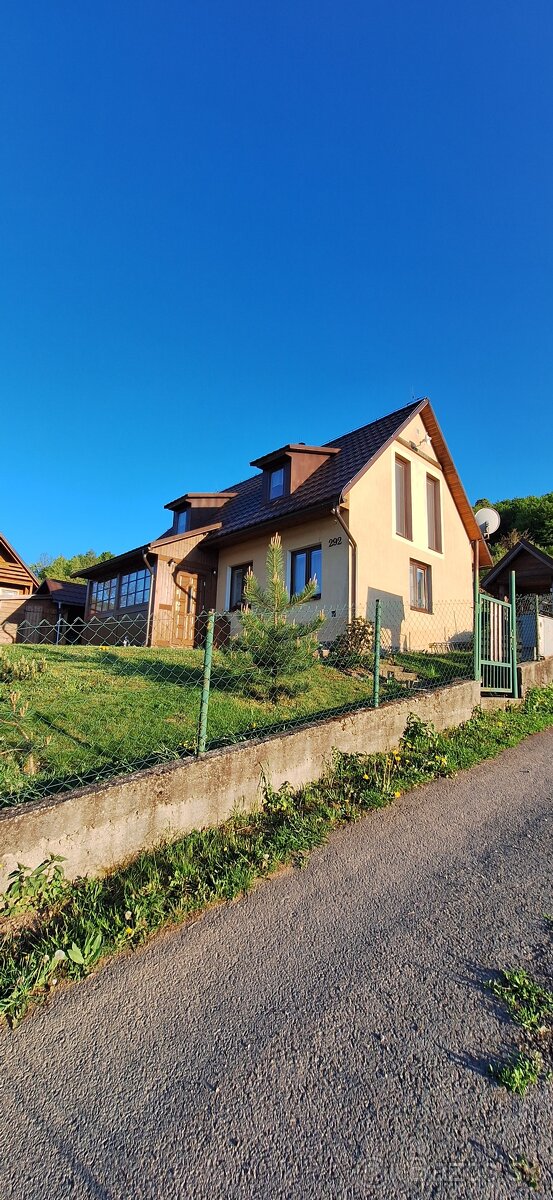 Dom s altánkom, murovaným krbom, pivnicou do svahu, - 3