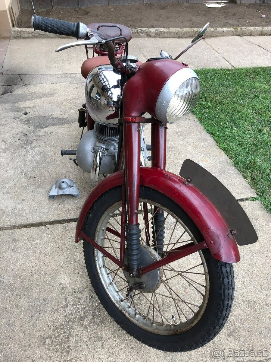 Ogar 350 typ 12, pérák 350 r.v. 1948 - výrobní číslo 132 - 3