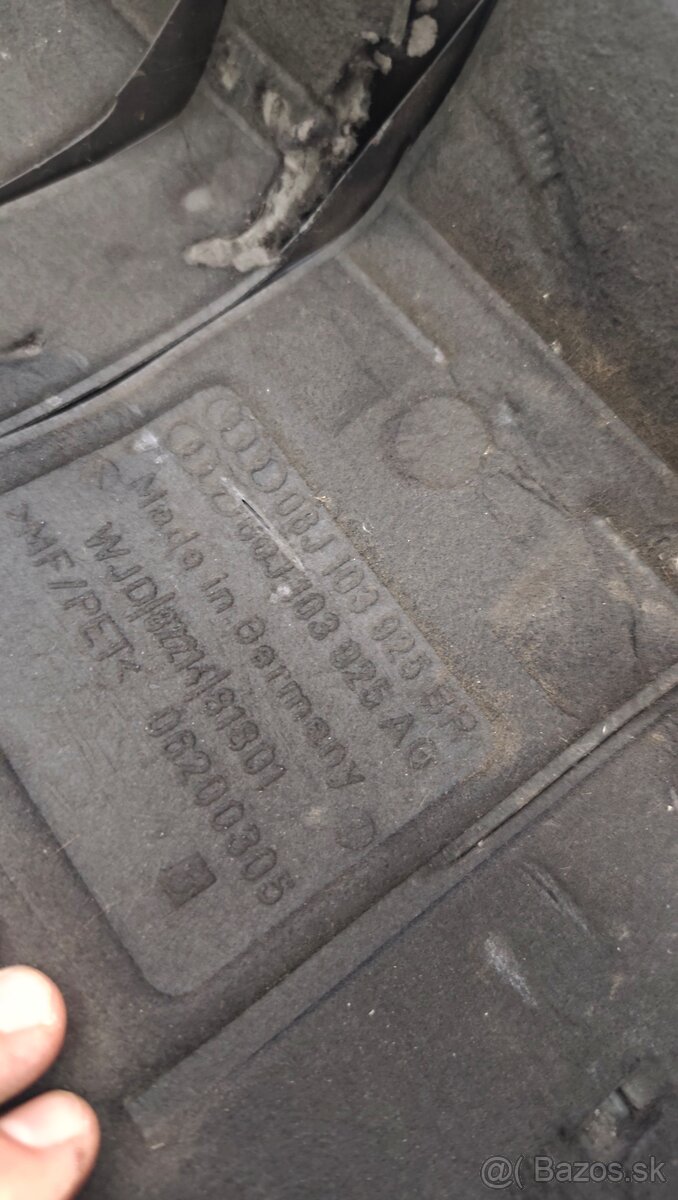 Kryt motora Audi A4 A6 - 3