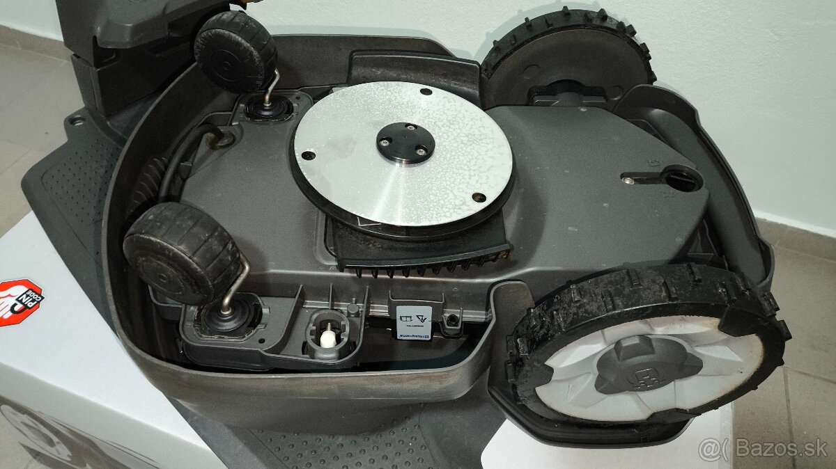 Robotická kosačka automower Husqvarna 305 + montážna sada - 3