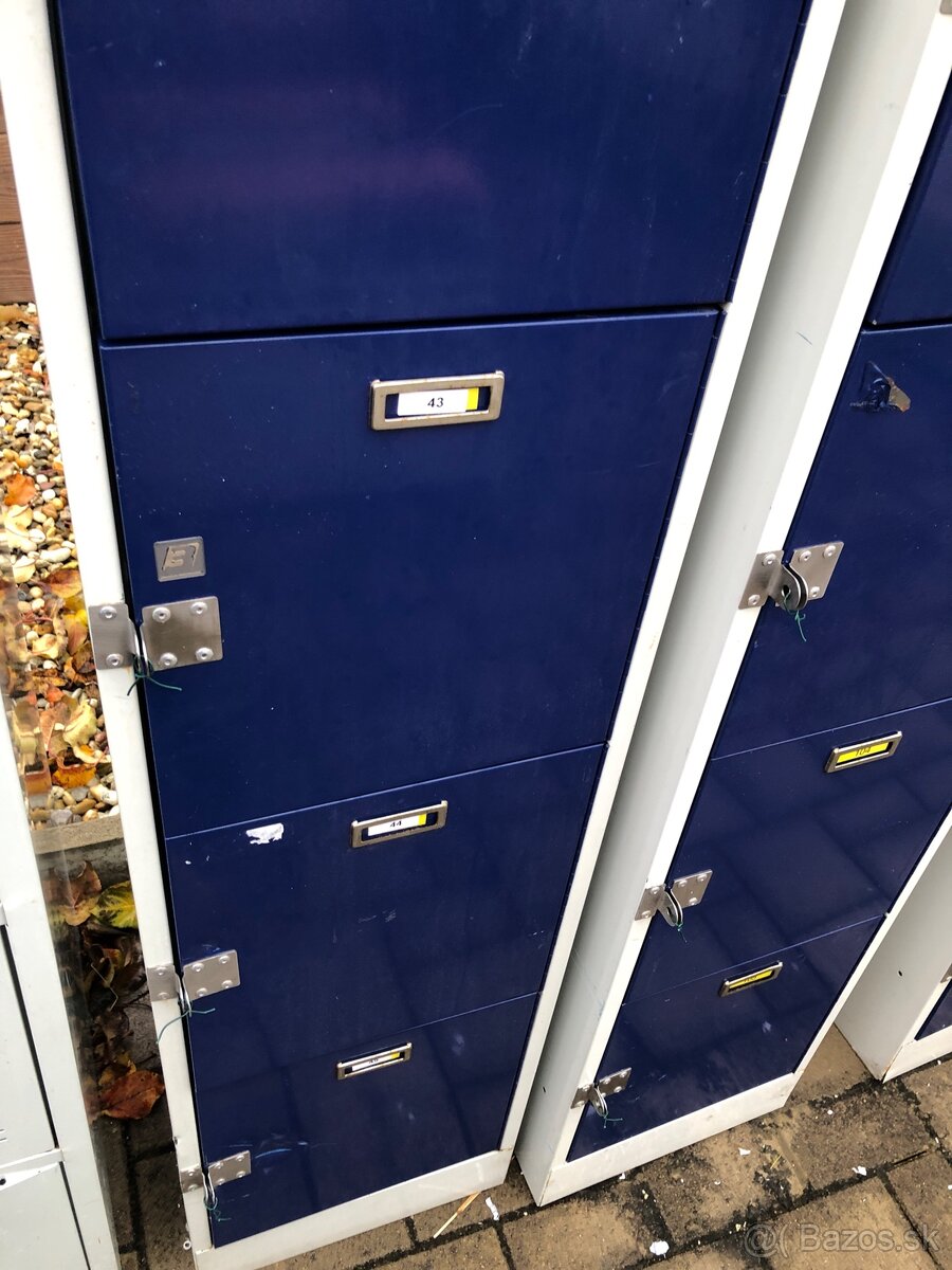 Plechová šatníková skrinka alebo na náradie - 3