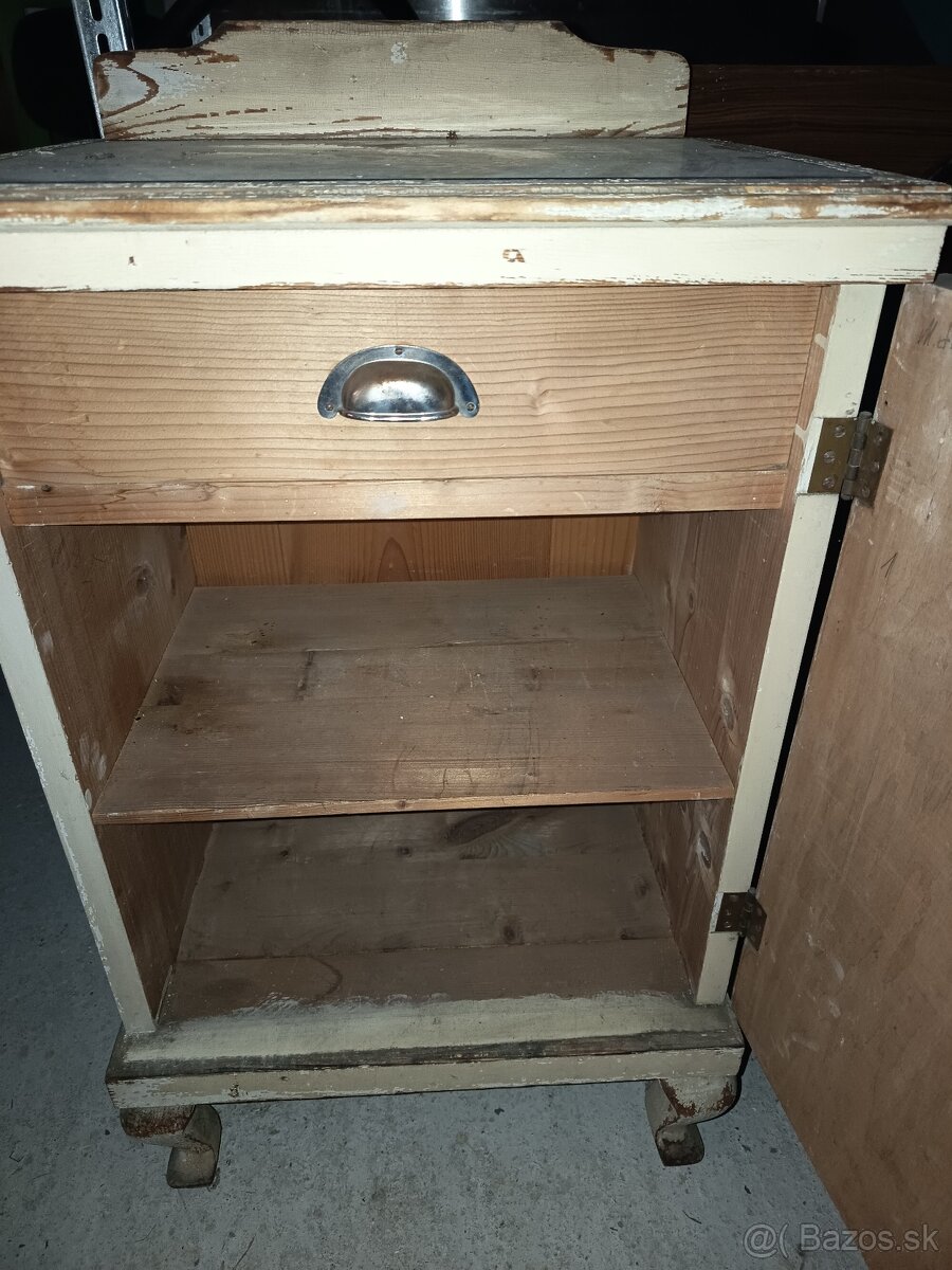 Stolík - 3