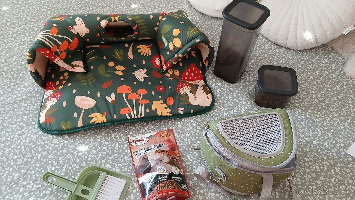 Ježko bielobruchý s vybavením - 3