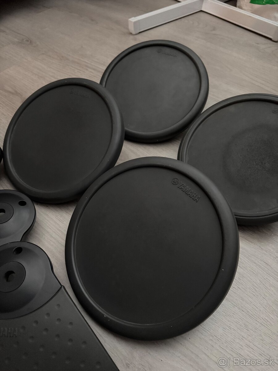 Elektronické pády Yamaha - 3