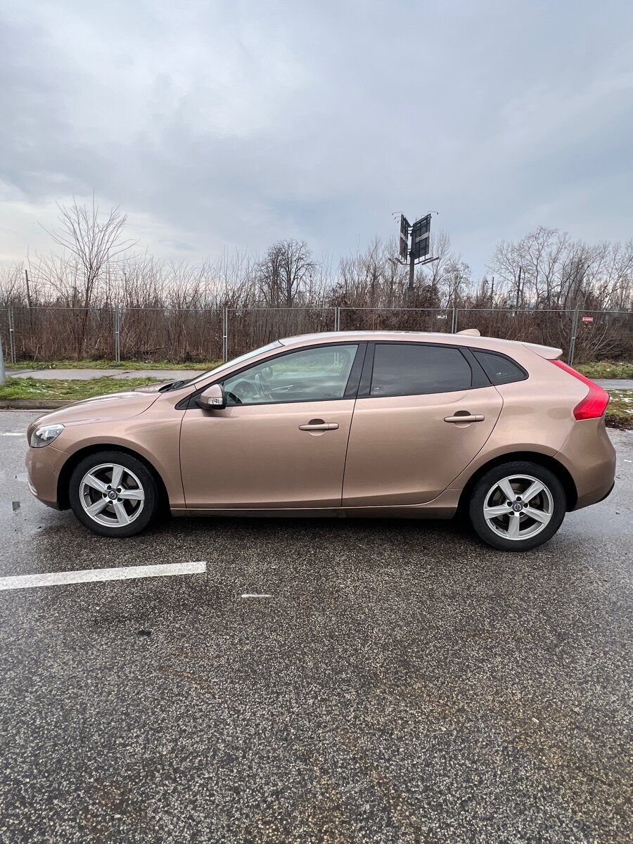 Volvo V40 D2 automat - 3