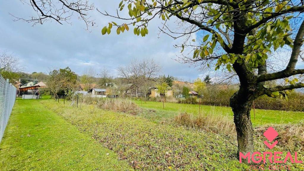 Na predaj rodinný dom Hradište - pozemok 2423 m2 - 3