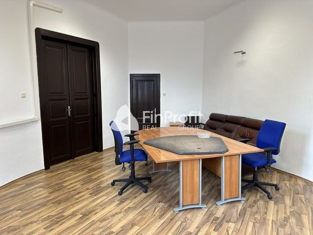 Kancelársky priestor s vlastným zázemím na prenájom - 107 m2 - 3