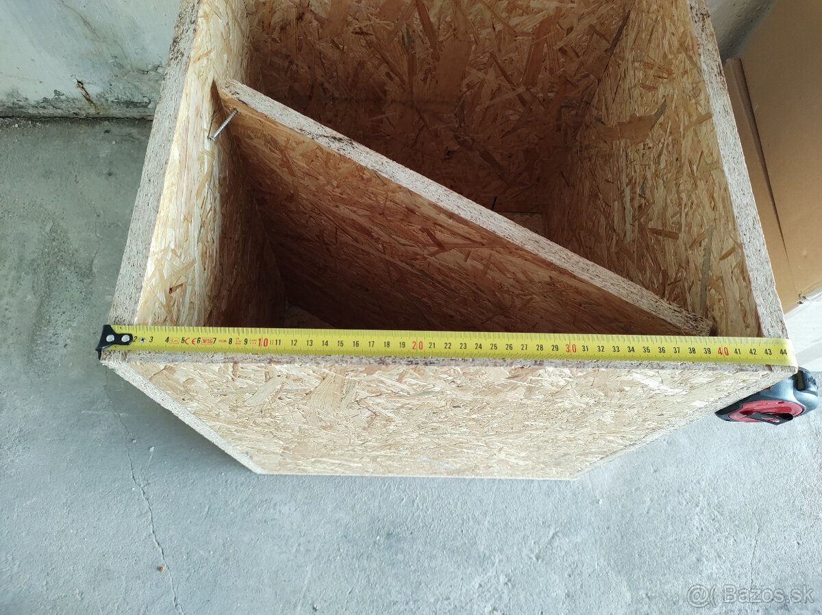 02 Celtoviny, drevený box, plechovice - 3