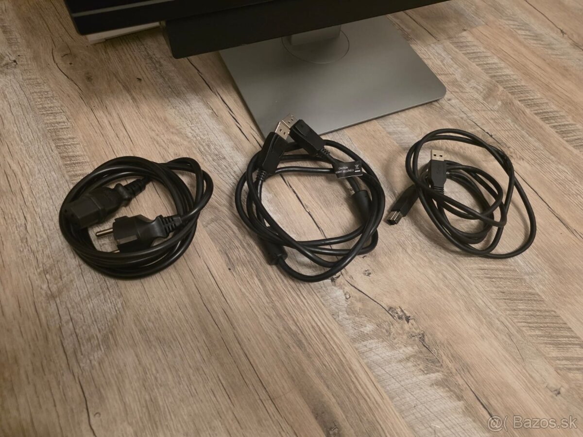 24" Dell U2415b + Soundbar - 3