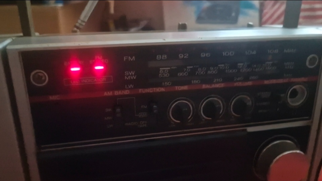 TOSHIBA prenosné rádio Made In JAPAN . FM sieť 230v +Baterky - 3