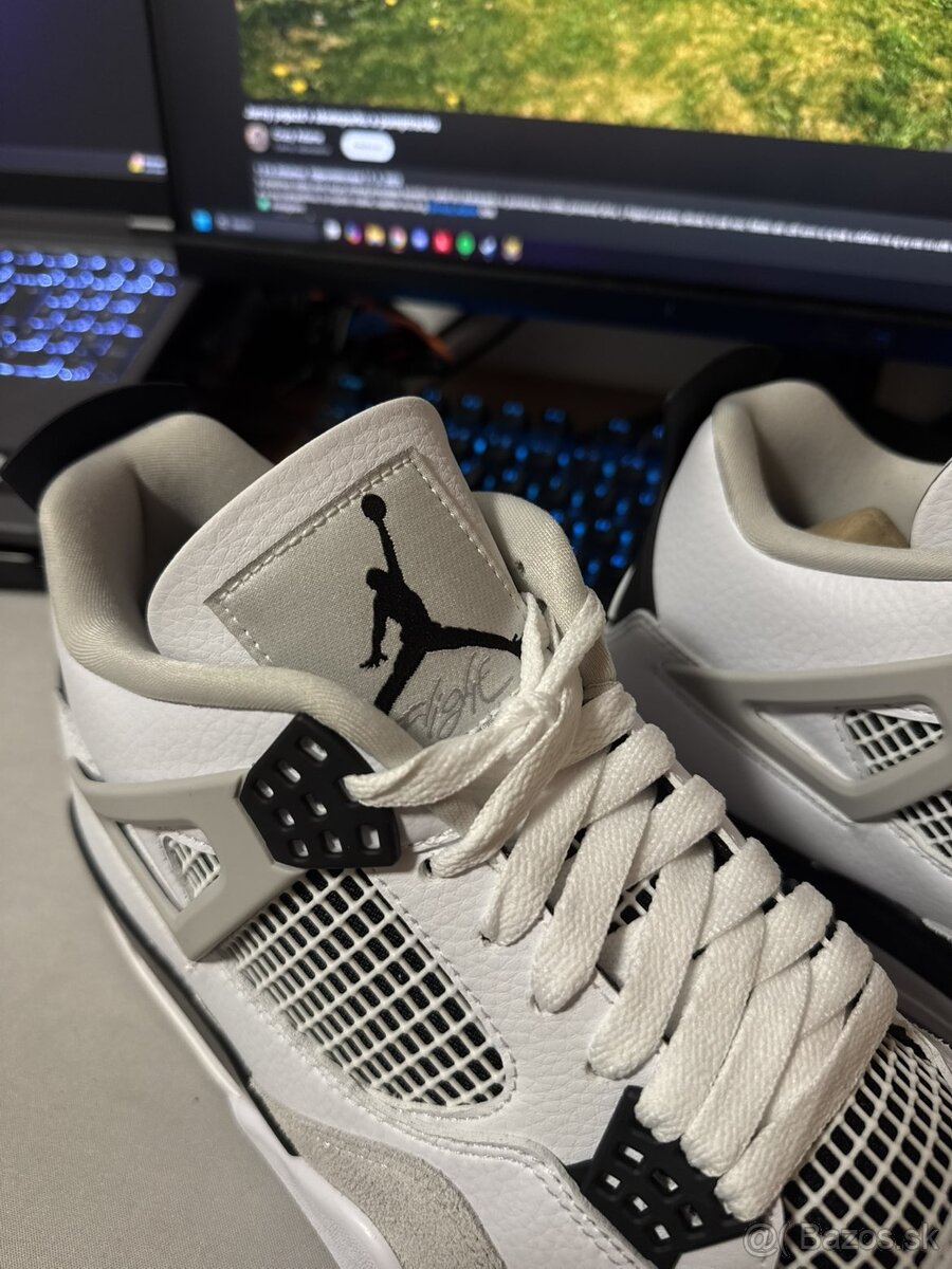 Jordan 4 Military Black - 3