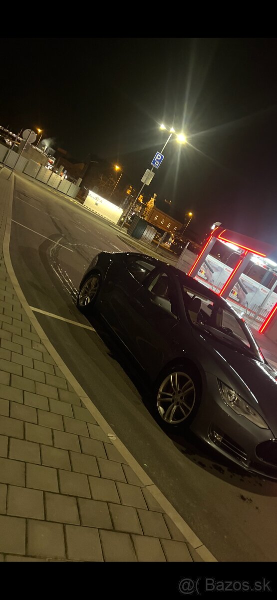 Tesla model s85p performance free supercharging - 3