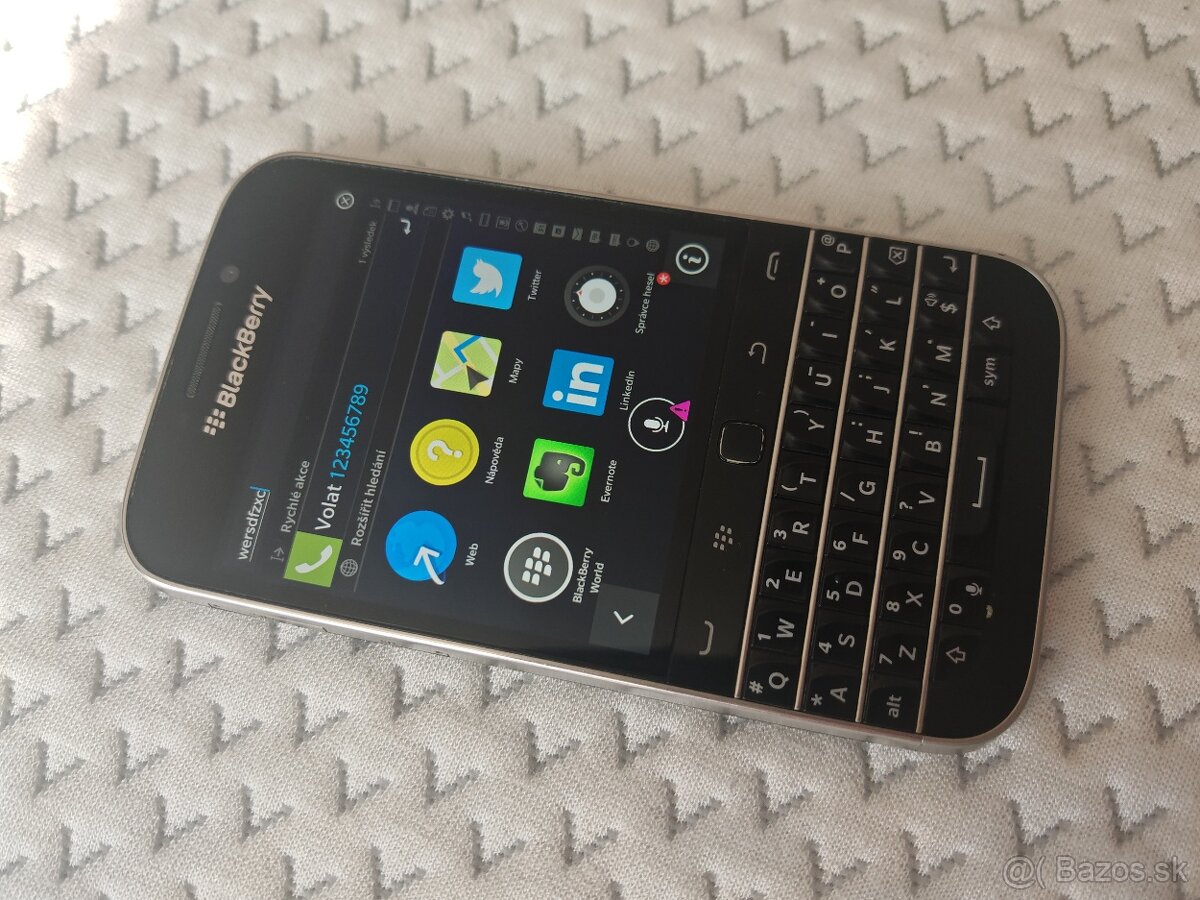 Blackberry Classic - 3